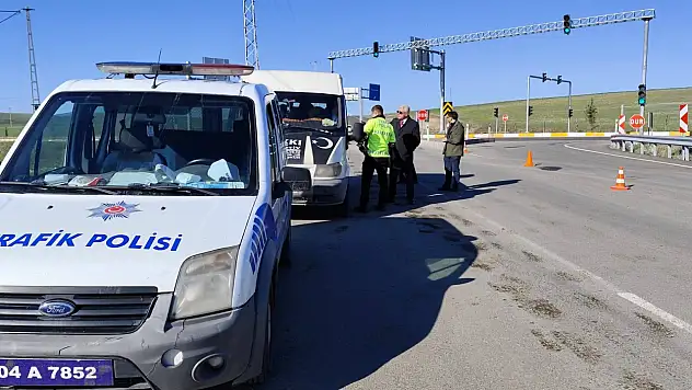 Tutak'ta öğrenci servislerine sıkı denetim gerçekleştirildi