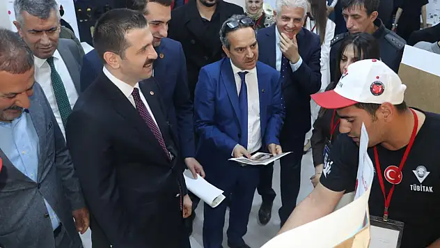 Tutak'ta öğrencilerin projeleri bilim fuarında sergilendi