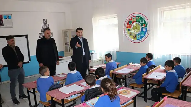 Tutak'ta okulun kapısı açıldı, öğrencilerin talepleri dinlendi