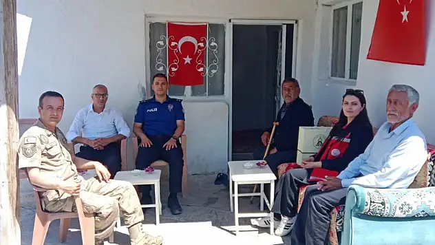Tutak'ta şehit babalarına Babalar Günü ziyareti yapıldı