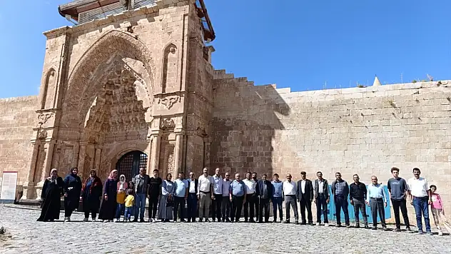 Tutaklı gaziler ve şehit aileleri tarihi mekanları keşfetti