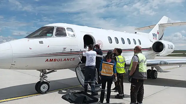 Uçak Ambulans KOAH hastası kadın için Ağrı'dan İzmir'e havalandı