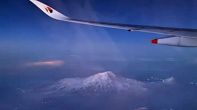 Uçaktan Ağrı Dağı manzarası nefes kesti