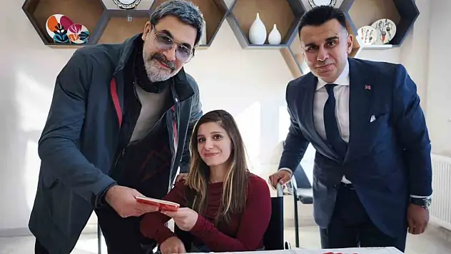 Uğur Işılak, Erzurum Engelsiz Yaşam Merkezi'ni ziyaret etti, özel bireylerle anlamlı anlar paylaştı