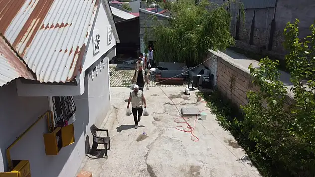 Umut Kervanı Ağrı'da yüzlerce aileye kurban etlerini ulaştırdı