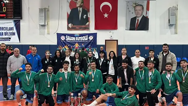 ÜNİLİG'de gururlandıran performans