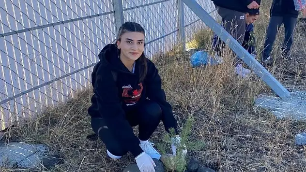 Üniversite Öğrencilerinden Sarıkamış Şehitleri Anısına Fidan Dikimi