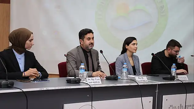 Üniversitede Bütüncül Yaklaşımda Ağız Sağlığı Paneli Düzenlendi