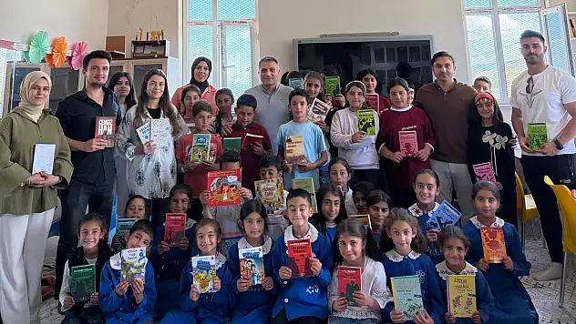 Üniversitelilerden Tutaklı öğrencilerin kütüphanelerini zenginleştiren destek