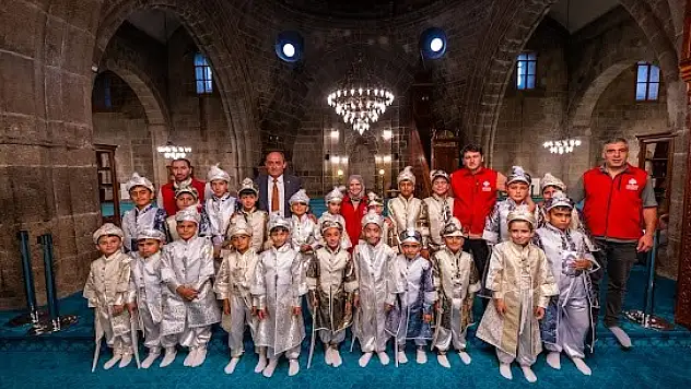 Vakıflar, 176 Çocuğa Coşkulu Bir Sünnet Şöleni Düzenledi