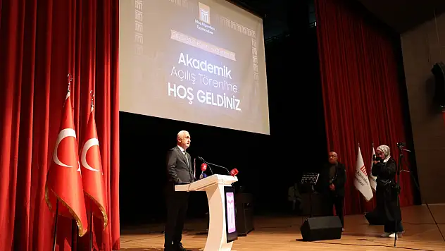 Vali Avni Çakır, Muş Alparslan Üniversitesi Akademik Açılış Törenine Katıldı