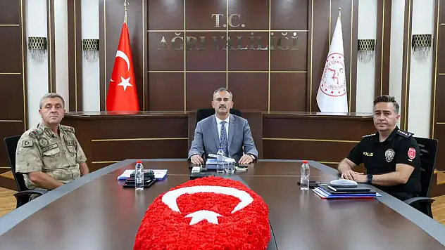 Vali Bozkurt 81 ilin katıldığı 'Terörsüz Türkiye' toplantısına katıldı