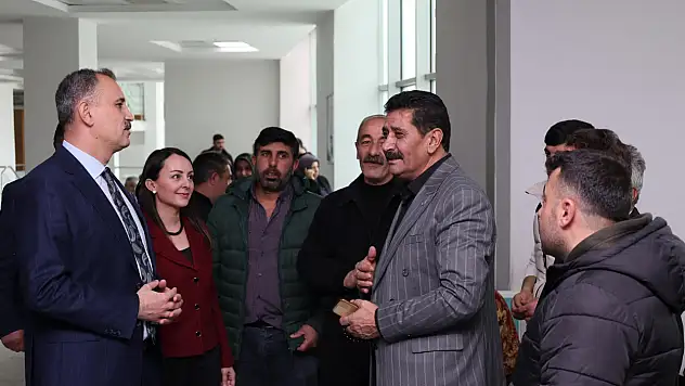 Vali Bozkurt bayramda hastaları yalnız bırakmadı