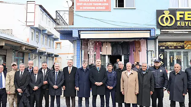 Ağrı Valisi Diyadin'de şehit aileleri ve korucularla buluştu