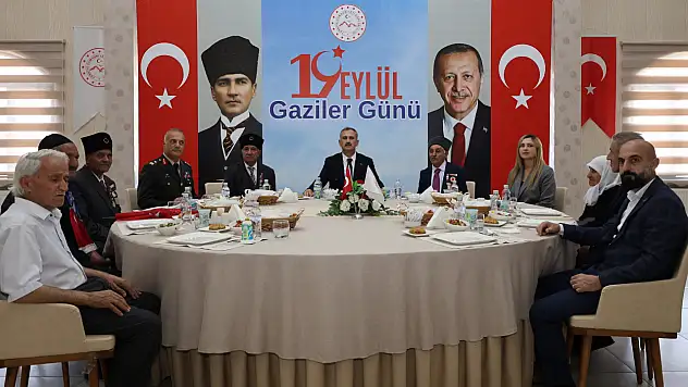 Vali Bozkurt gaziler ve aileleriyle bir araya geldi