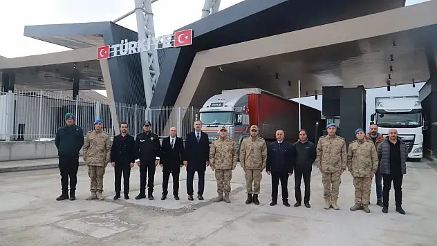 Vali Bozkurt İran sınırında önce bayramlaştı sonra incelemelerde bulundu