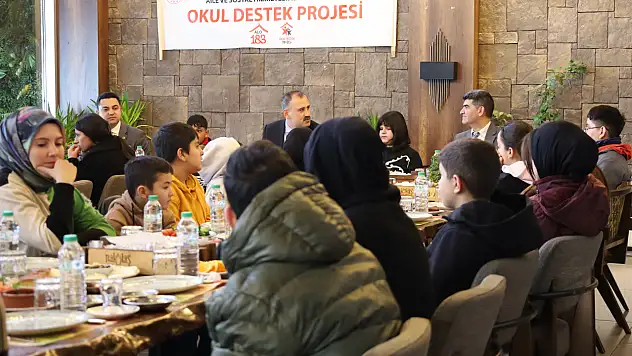 Vali Bozkurt, okul destek projesi kapsamında çocuklarla bir araya geldi