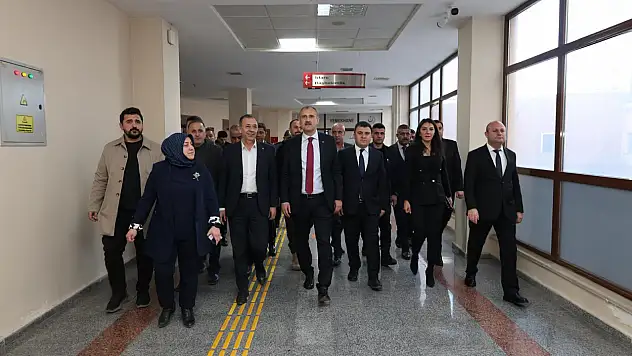 Vali Bozkurt Patnos Devlet Hastanesi acil ek binasını inceledi