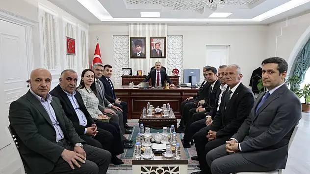 Vali Bozkurt Patnos Kaymakamlığı'nı ziyaret etti