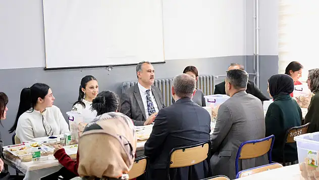 Vali Bozkurt'tan gençlere moral ziyareti