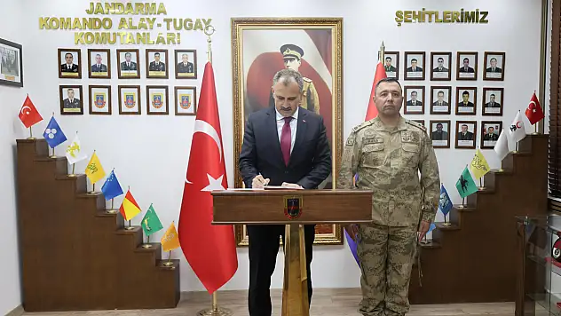 Vali Bozkurt'tan Patnos Komando Tugayı'na ziyaret