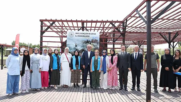 Vali Cakir, Muş'ta gençlerle keyifli bir kamp dönemi geçiriyor