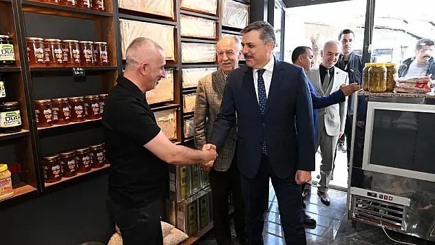 Vali Çiftçi, Erzurum'daki esnafı ziyaret ederek taleplerini dinledi ve destek mesajı verdi.