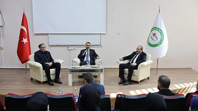 Vali Ercan Turan, Iğdır Üniversitesi Öğrencileriyle Kariyer Söyleşisinde Buluştu
