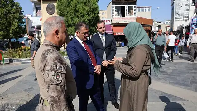 Vali Ercan Turan ve İl Protokolü Şehir Merkezinde Esnaf ve Vatandaşlarla Buluştu