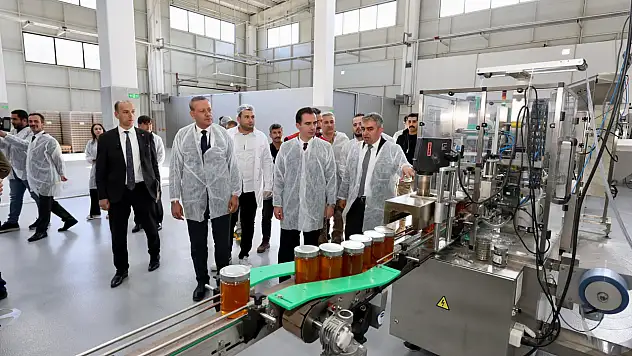 Vali Karakaya, BETAV Bal Üretim Tesisini Ziyaret Etti