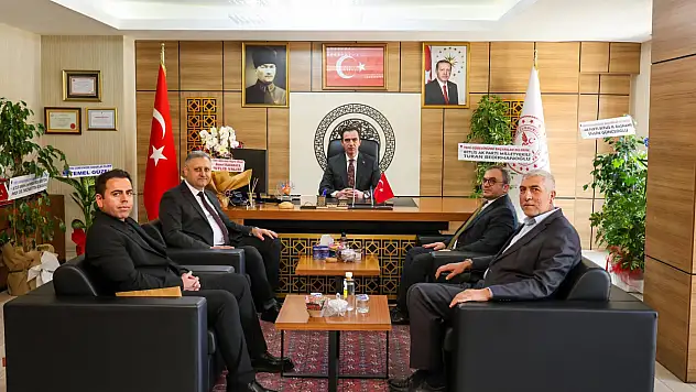 Vali Karakaya'dan İl Sağlık Müdürüne İade-i Ziyaret