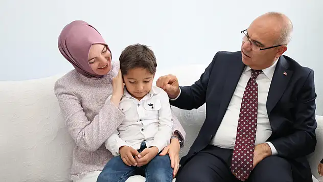 Vali Koç'tan SMA hastası minik Kerem'e anlamlı ziyaret