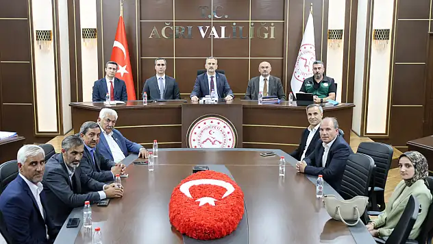 Vali Önder Bozkurt 5 ilçenin muhtarlarıyla bir araya geldi