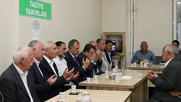 Vali Önder Bozkurt Mehmet Zeki Yıldız'ın ailesine taziye ziyareti