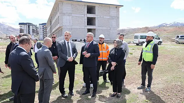 Vali Önder Bozkurt'tan Doğubayazıt'ta eğitim yatırımı incelemesi