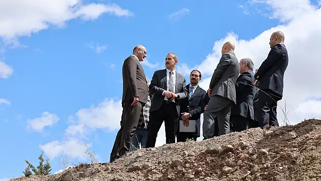 Vali Önder Bozkurt'tan Doğubayazıt'ta Dağcılık Müzesi alanında inceleme