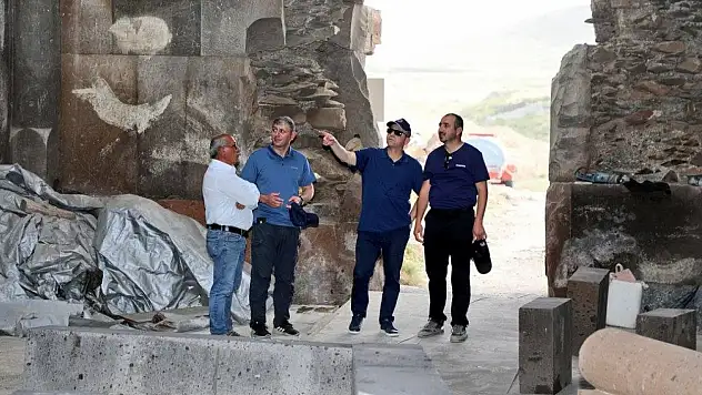Vali Ziya Polat, Ani Örenyeri'nde Devam Eden Kazı ve Koruma Çalışmalarını İnceledi