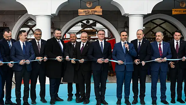Van Bedesten Çarşısı, Bakan Kacır'ın katılımıyla yerel üreticilere kapılarını açtı!
