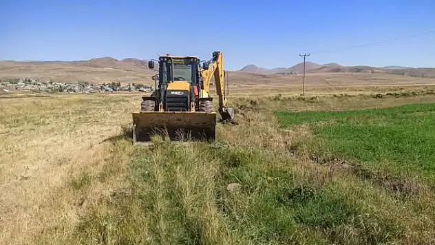 Van Büyükşehir Belediyesi Kırsalda Yol ve Altyapı Çalışmalarını Aralıksız Sürdürüyor