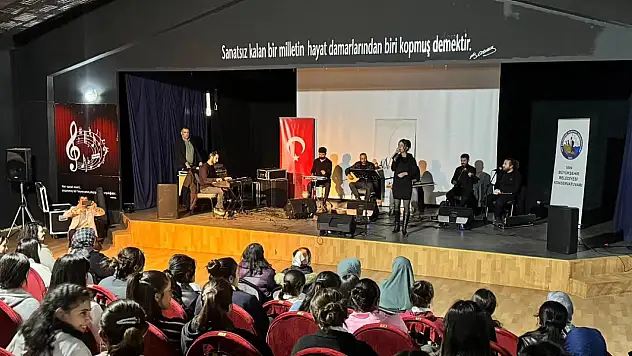 Van Büyükşehir Belediyesi Konservatuvarı İlçe Konserleriyle Coşkuyu Sürdürüyor
