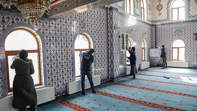Van Büyükşehir Belediyesi'nden camilerde Ramazan temizliği