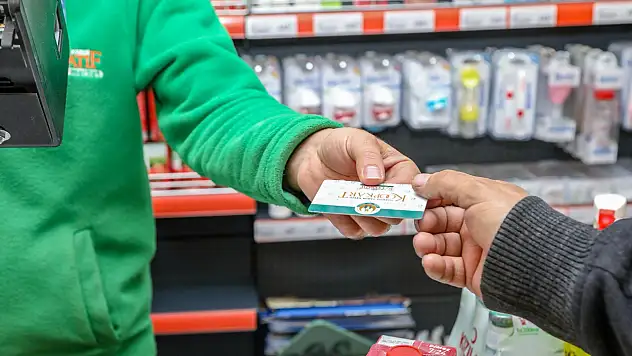 Van Büyükşehir Belediyesi'nden bayram öncesi sosyal kart dağıtımı
