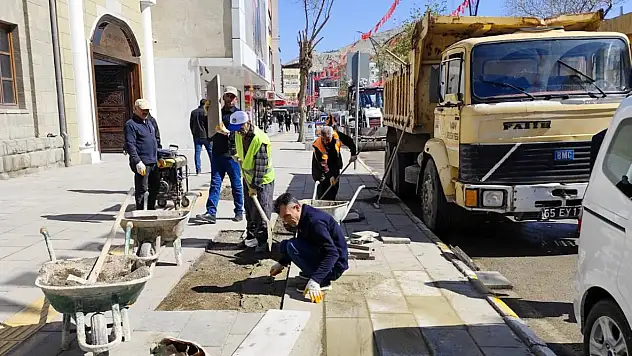 Van Büyükşehir Belediyesi'nden Kapsamlı Yol Bakım ve Onarım Çalışmaları