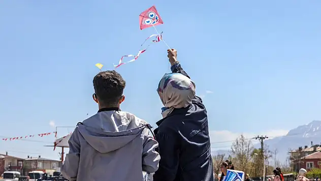 Van Büyükşehir Belediyesi'nden Özel Çocuklara Uçurtma Şenliği