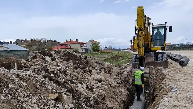 Van Büyükşehir Belediyesi'nden Yol ve Altyapı Çalışmalarında Hız Kesilmiyor