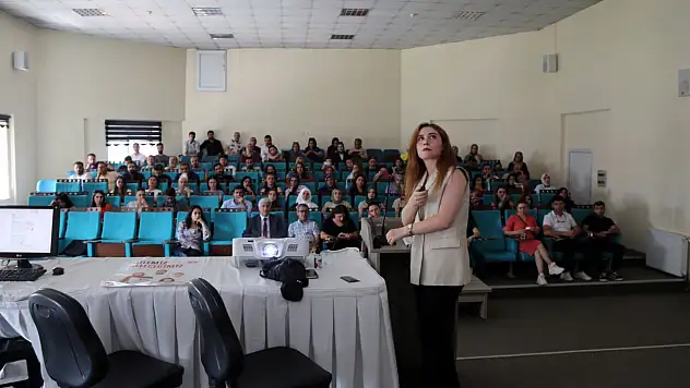 Van Büyükşehir Belediyesi'nden 'Aile ve Hukuk' Konulu Söyleşi