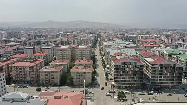 Van Büyükşehir Belediyesi Suvaroğlu Caddesi ve Polatoğlu Sokağı Yeniliyor