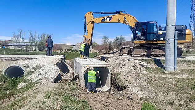 Van Büyükşehir Belediyesi Yol ve Altyapı Çalışmalarına Hız Verdi