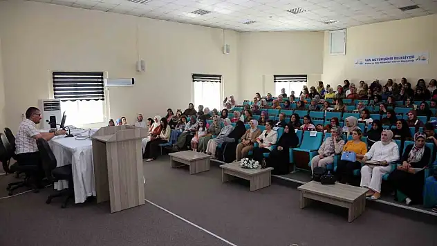 Van Büyükşehir Belediyesinden ADEM Çalışanlarına Yönelik İş Etiği Semineri
