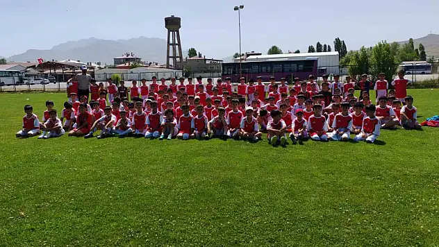 Van Büyükşehir Belediyespor'dan Vanspor'a Altyapı Desteği Devam Ediyor